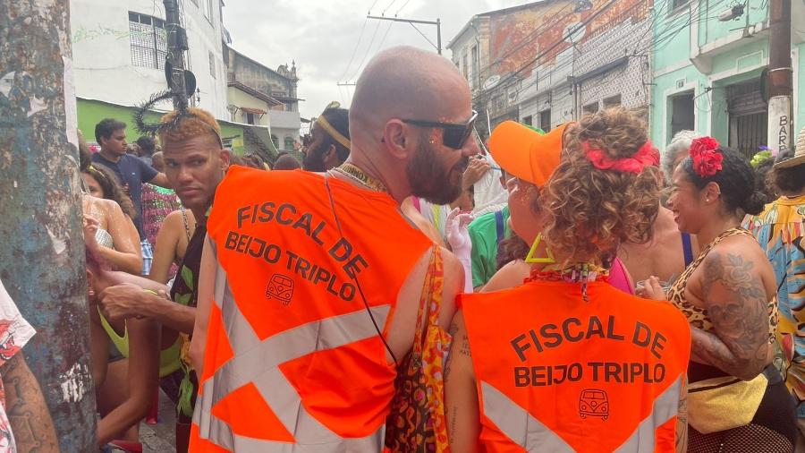 O casal Manuela Cabadas e Gabriel Albinati no bloco Bloco De Hoje a Oito, em Salvador - Larissa Couto