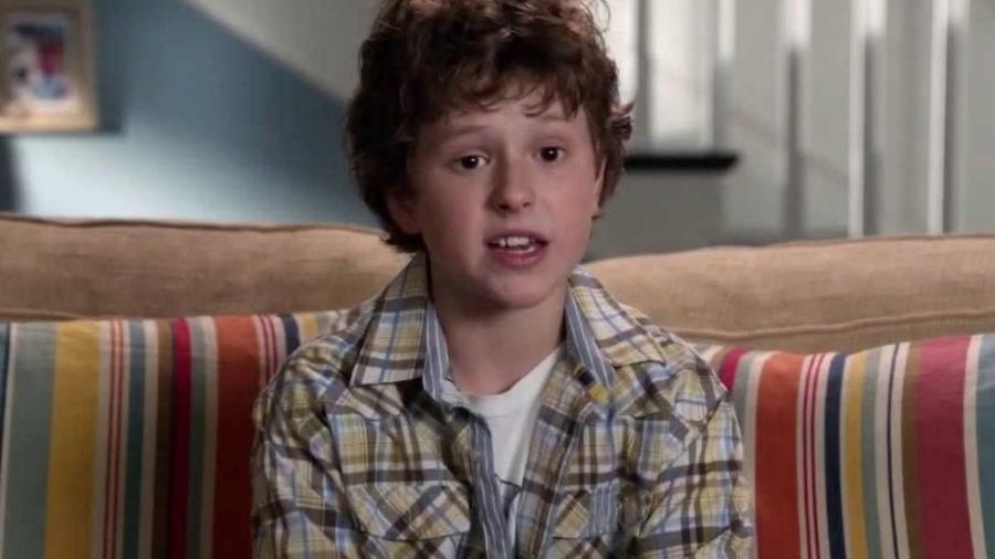 O ator Nolan Gould em Modern Family