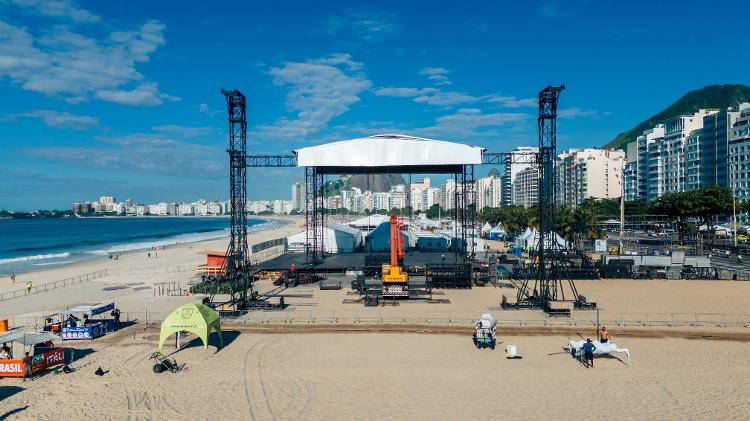 Palco do show de Madonna sendo montado em Copacabana
