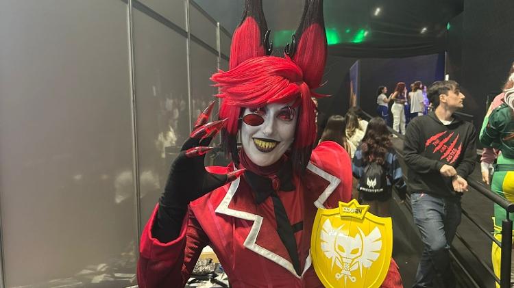 Pry Felippe venceu o Concurso Cosplay Master da CCXP com o personagem Alastor do Hozbin Hotel