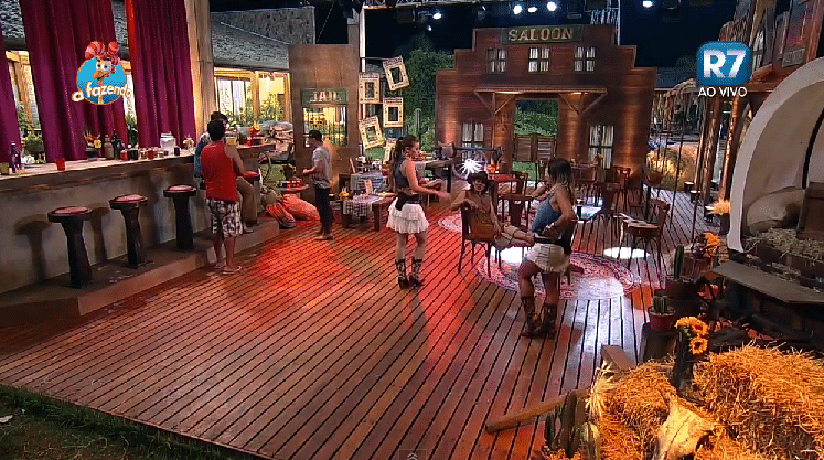 19.nov.2015 - O tema da nona festa de "A Fazenda 8" foi inspirado no velho oeste - Reprodução/Record
