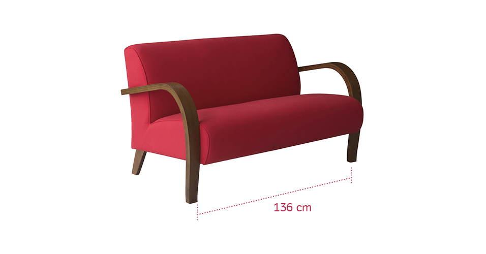 Um sofá pequeno não precisa ser basicão: invista em uma peça estruturada em madeira e com revestimento em uma cor forte como este móvel com braços curvos, assinado pelo designer Fernando Jaeger (www.fernandojaeger.com.br) - Divulgação/ Arte UOL