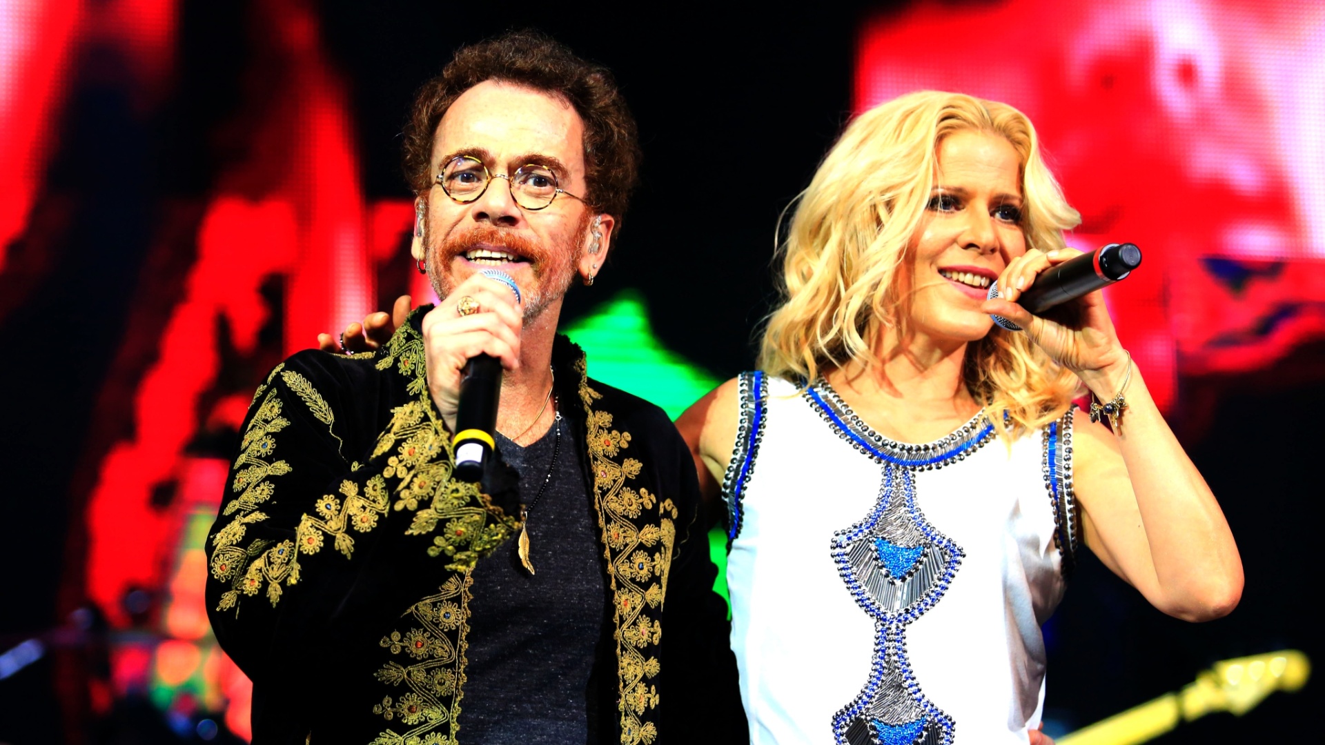 15.mar.2016 - Paula Toller e Nando Reis cantam juntos no projeto da Nívea que celebra o rock brasileiro - Douglas Shineidr/UOL