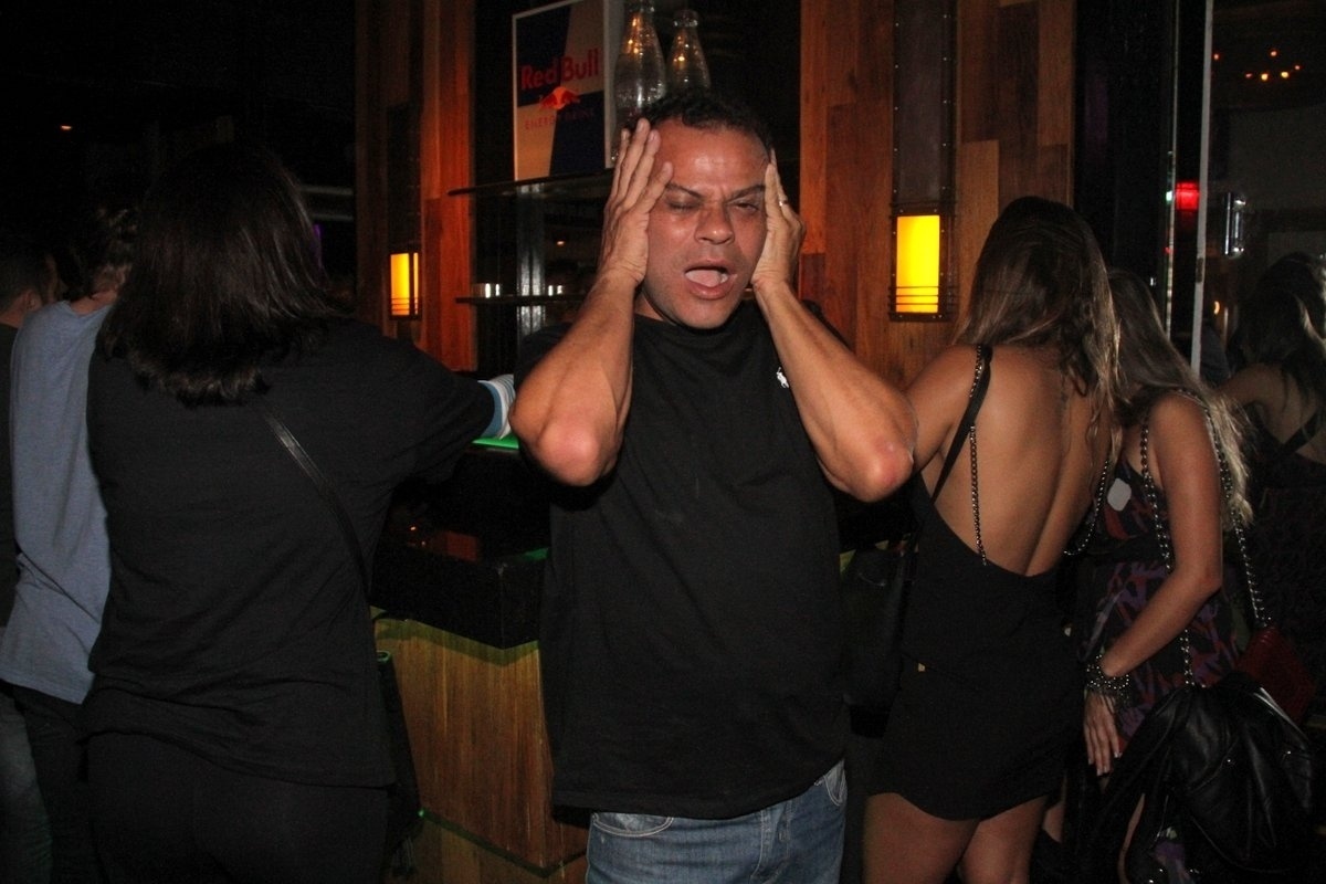 8.ago.2016 - O ex-BBB Daniel posa para fotos ao chegar o aniversário de Preta Gil no Rio - Thyago Andrade /BrazilNews