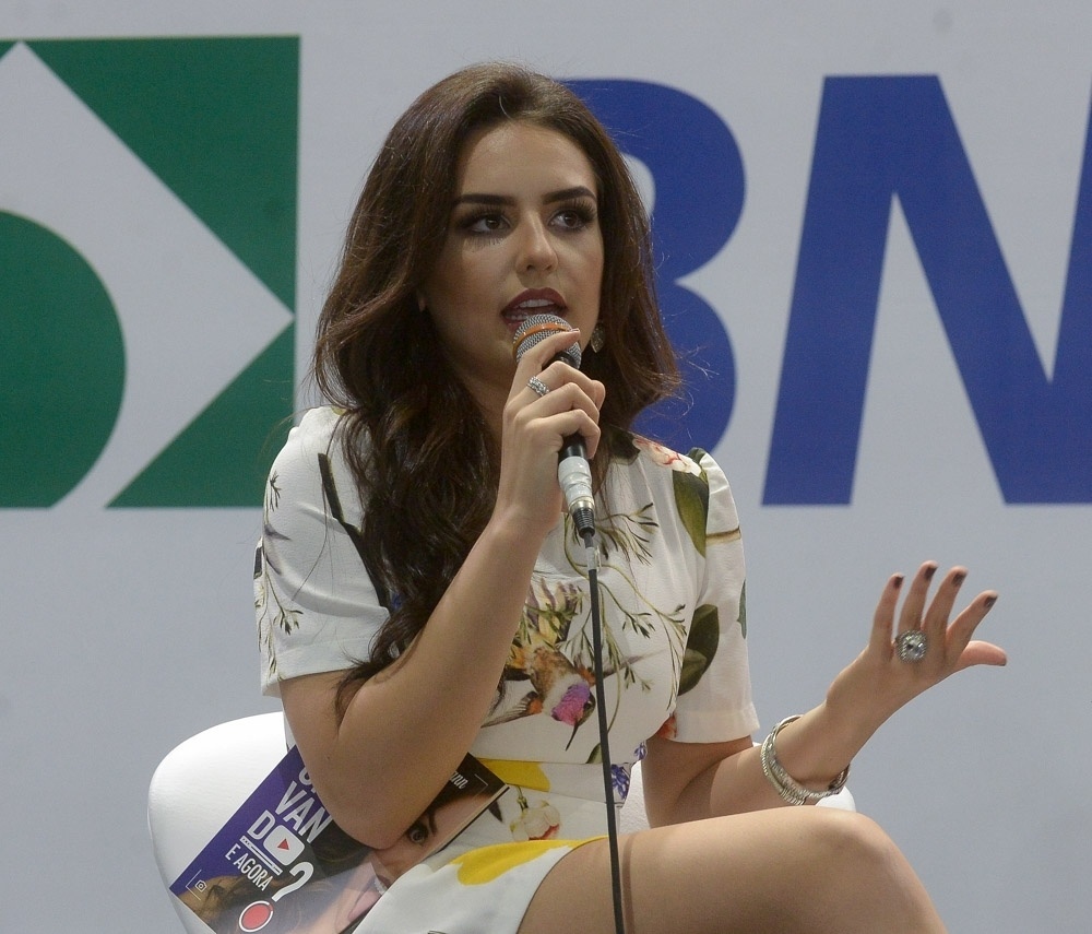 1.set.2016 - Youtuber Kéfera Buchmann na tarde quinta (1º) na Bienal do Livro de São Paulo. Durante a conversa, ela anunciou mais um filme - Francisco Cepeda/AgNews