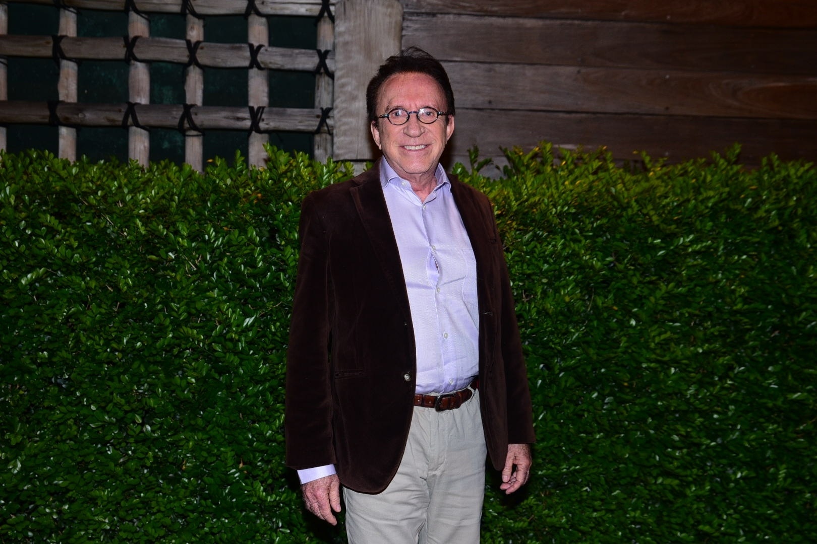 21.nov.2016 - O ator e humorista Moacyr Franco chega à cerimônia do sétimo casamento de Fábio Jr., na zona oeste de São Paulo - Leo Franco/AgNews