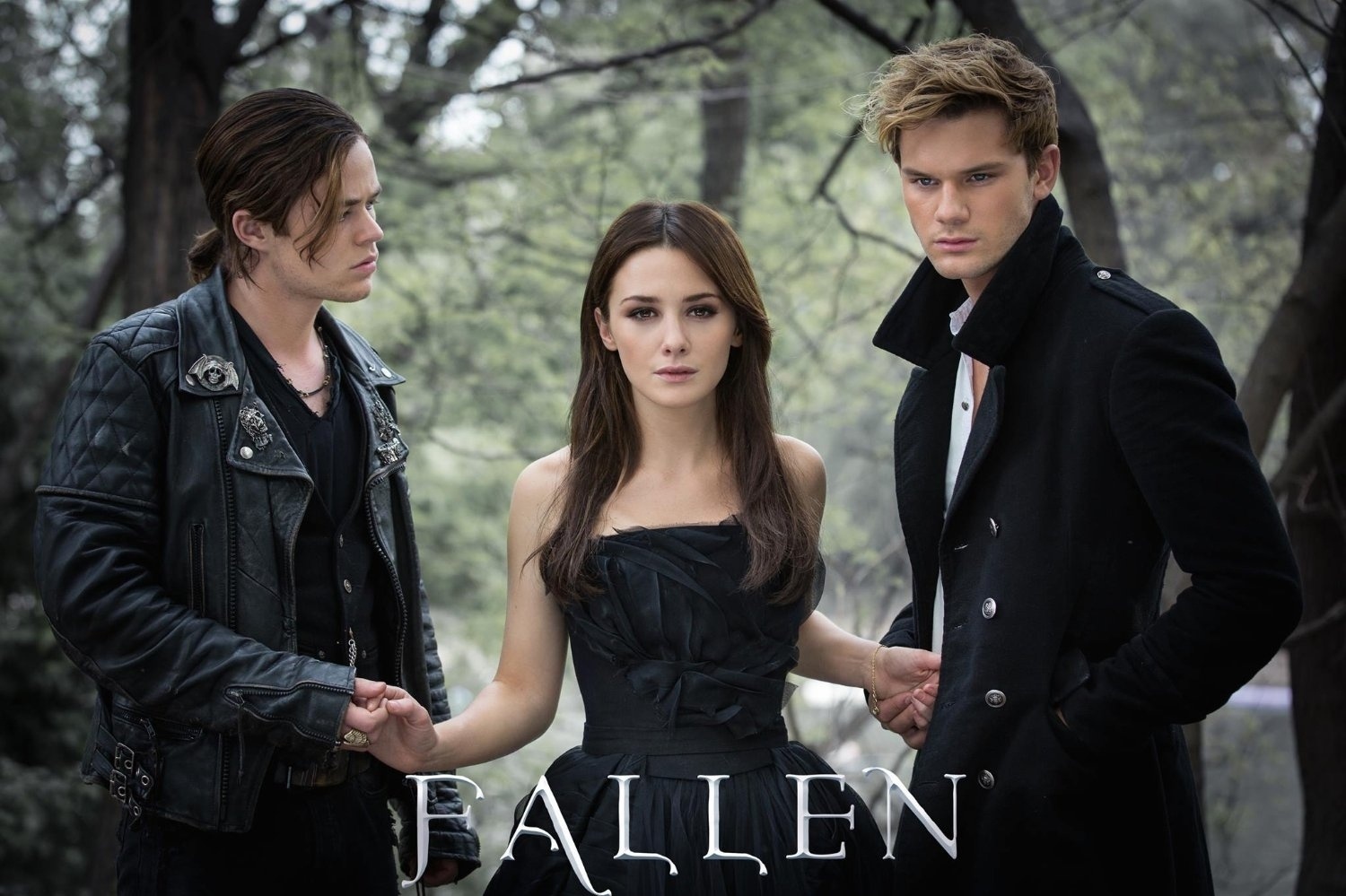 Em "Fallen", Lucinda Price, a Luce (Addison Timlin), tem seu coração disputado por dois anjos caídos: Cam Briel (Harrison Gilbertson) e Daniel Grigori (Jeremy Irvine) - Divulgação