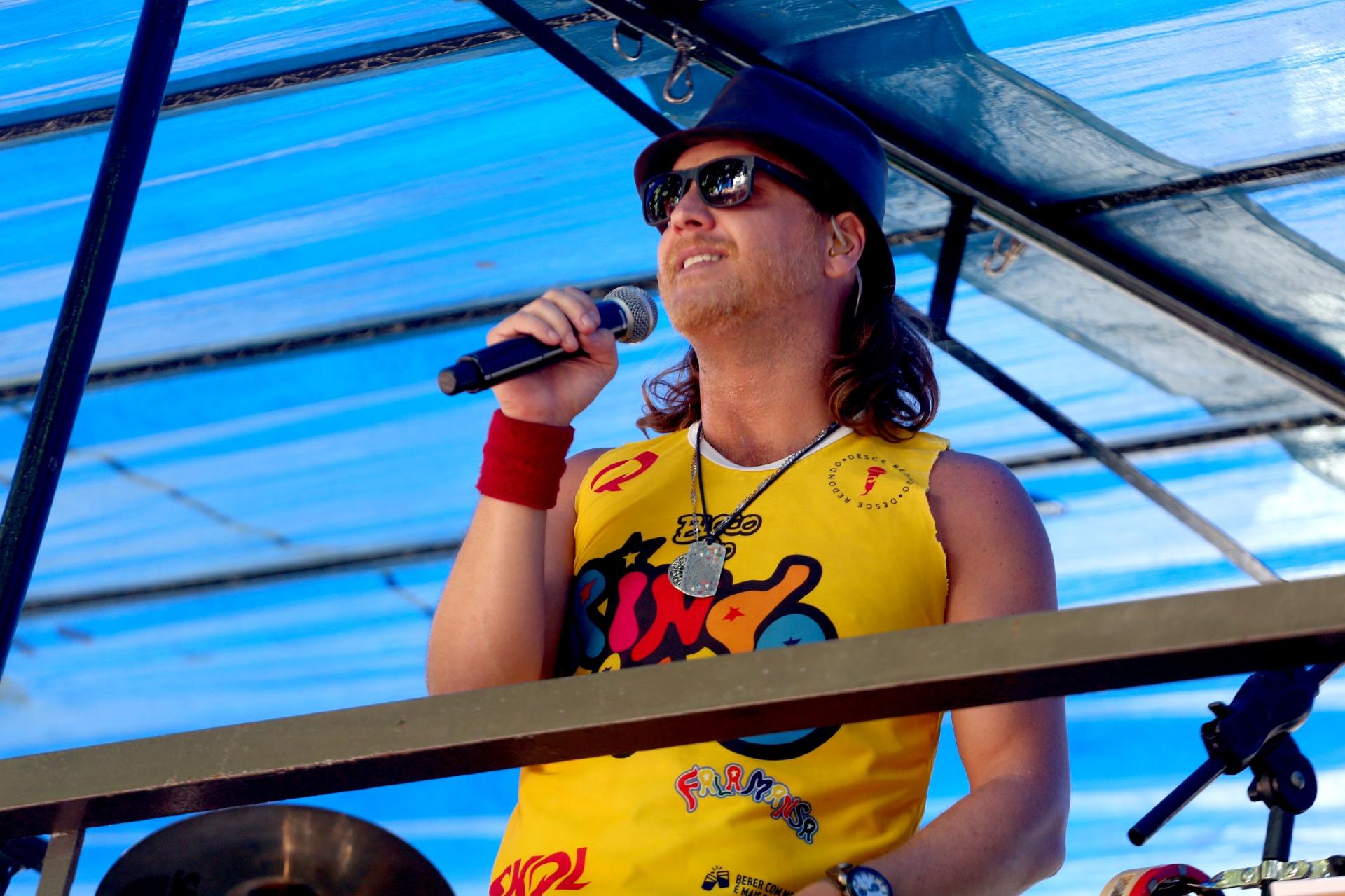 4.mar.2017 - O grupo Falamansa comanda o bloco Rindo à Toa em São Paulo - Edson Lopes Jr./UOL