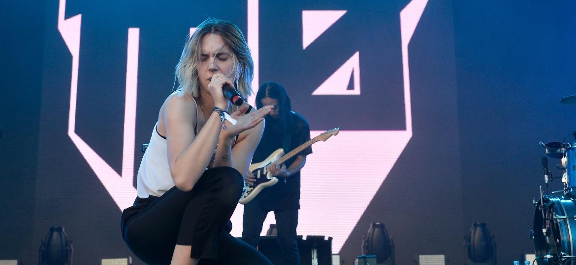 A cantora dinamarquesa MØ fez um show repleto de hits no segundo dia do Lollapalooza, no Autódromo de Interlagos - Levi Bianco/Brazil Photo Press/Folhapress