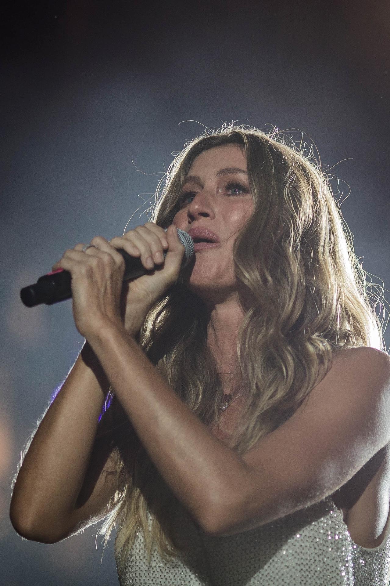 Gisele Bündchen chora durante discurso sobre a preservação da Floresta Amazônica na abertura do Palco Mundo do Rock in Rio 2017 - Eduardo Anizelli/Folhapress