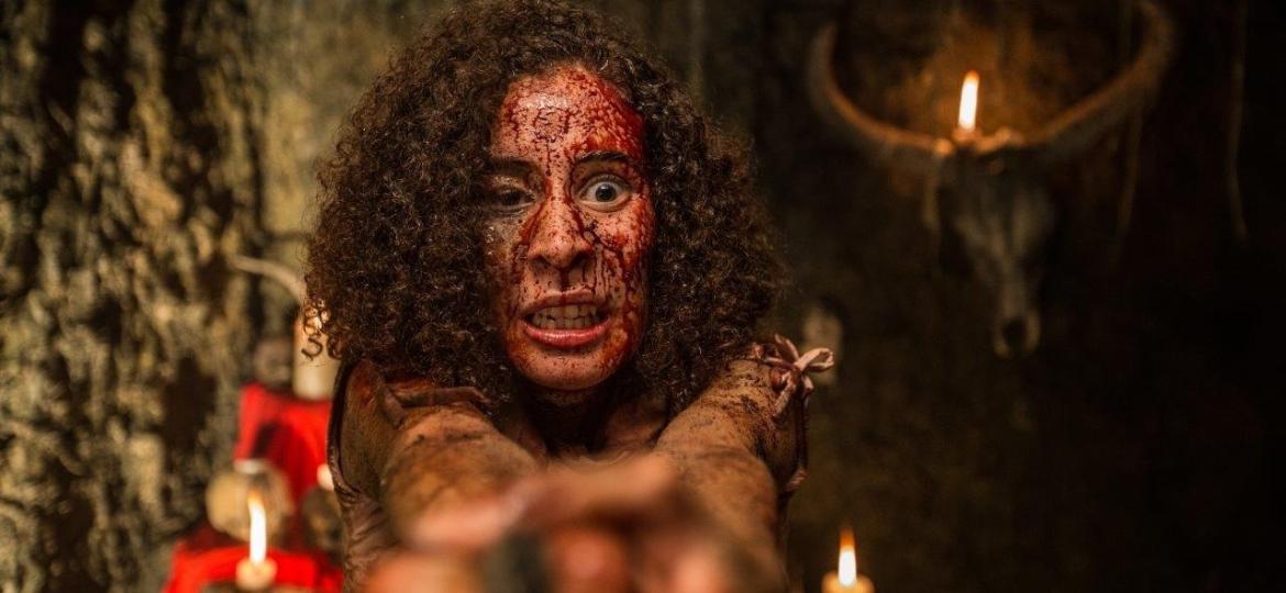 Cena do filme "A Mata Negra", dirigido por Rodrigo Aragão - Divulgação