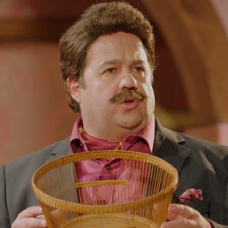 Antonio Duarte "Batata" interpreta galã de novela mexicana em comercial dos postos Ipiranga - Reprodução/YouTube - Reprodução/YouTube