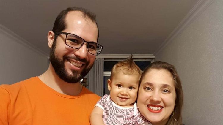 Fabiana e Douglas com o filho Gabriel - Arquivo Pessoal - Arquivo Pessoal