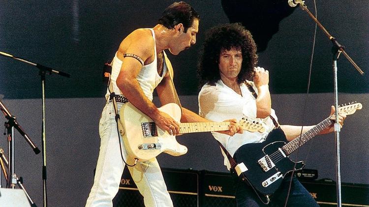 Freddie Mercury e Brian May durante o show do Live Aid, no estádio de Wembley, em 1985 - Peter Still/Getty Images - Peter Still/Getty Images
