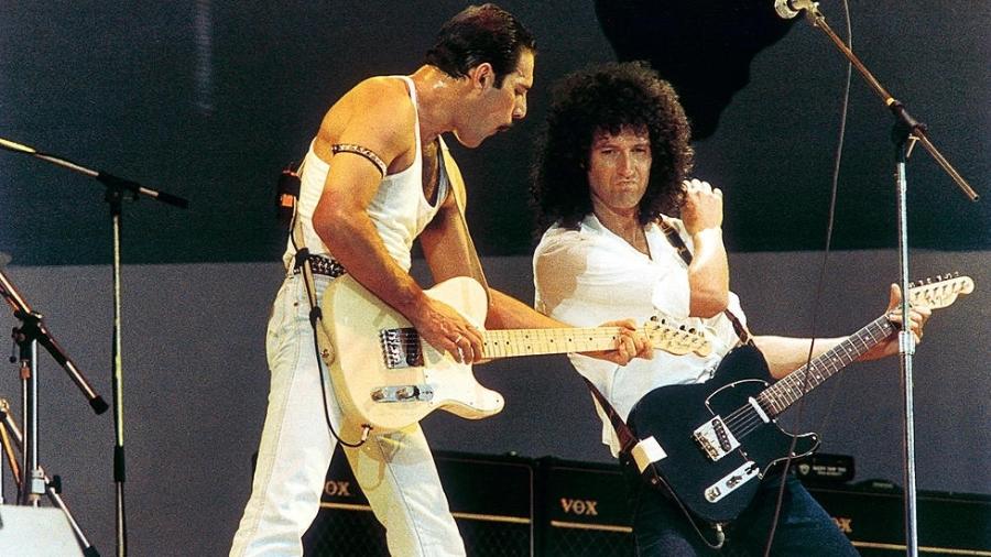 Freddie Mercury e Brian May durante o show do Live Aid, no estádio de Wembley, em 1985