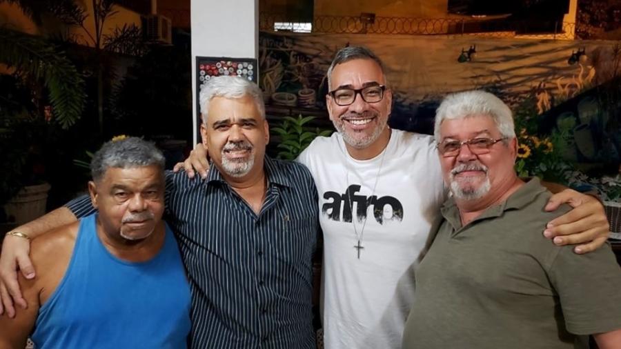 Cahê Rodrigues (camisa branca), com Laíla e diretores da União da Ilha - Divulgação