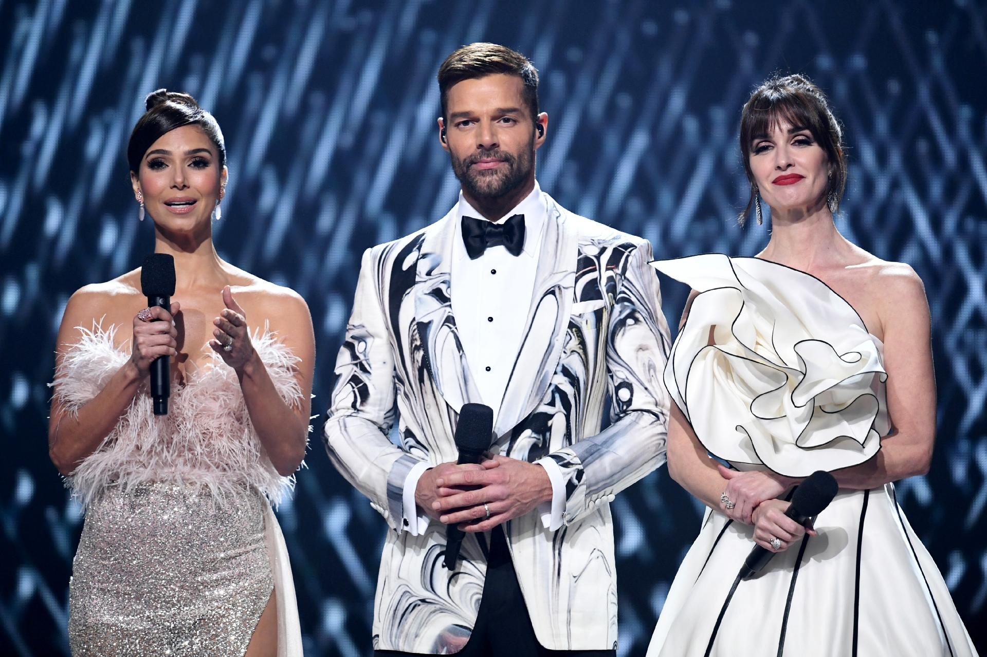 Rosalyn, Ricky Martin e Paz Vega, apresentadores do Grammy Latino - Getty Images