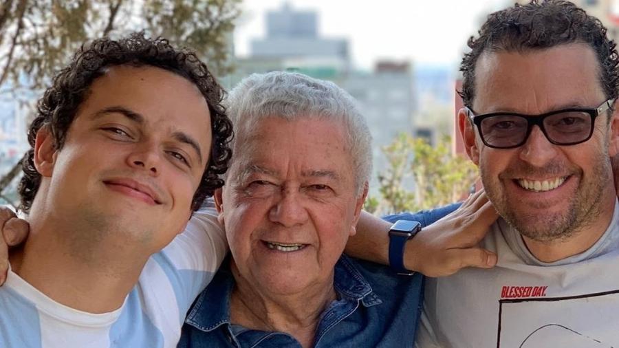 Fernando Rocha com seu pai e filho