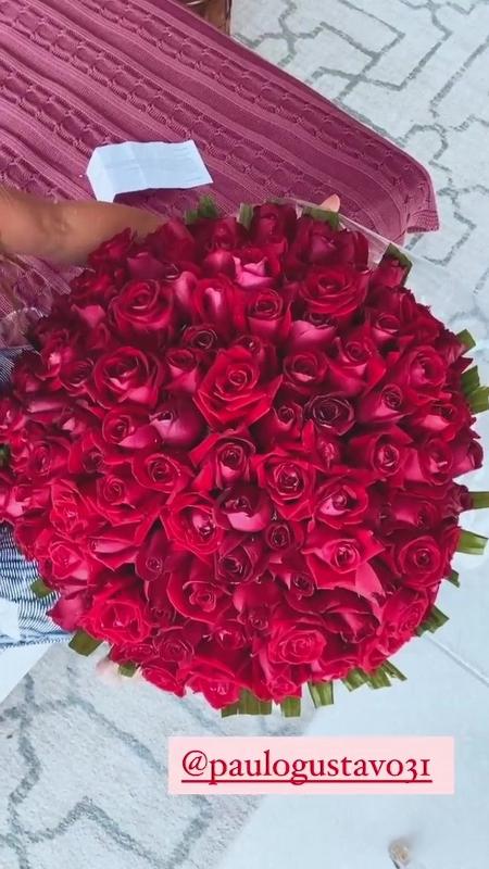 Deborah Secco mostra flores - Reprodução/Instagram @dedesecco - Reprodução/Instagram @dedesecco