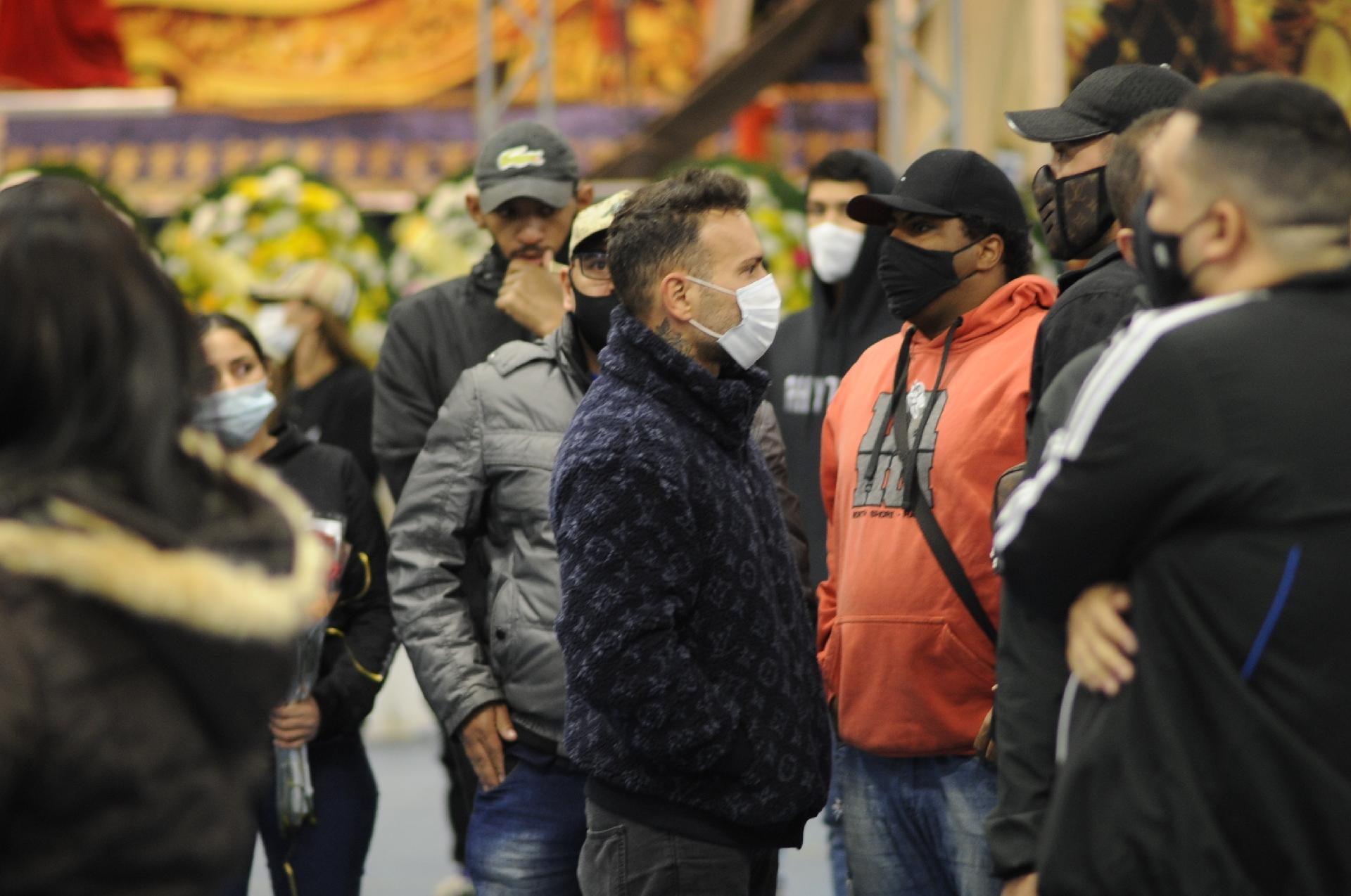 O apresentador Matheus Mazzafera esteve presente na despedida - Eduardo Martins/Brazil News