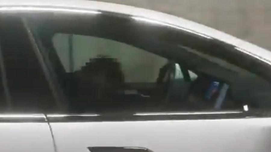 Motorista dorme ao volante de Teslana Noruega - Reprodução