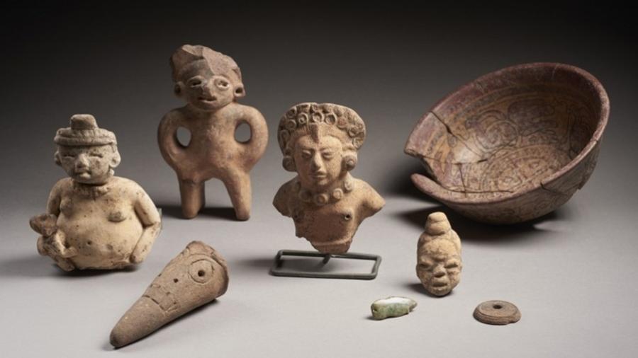 Lote de peças do "período clássico Maia", entre 600 e 900 a.C., vendido por 585 euros - Reprodução/Artcurial