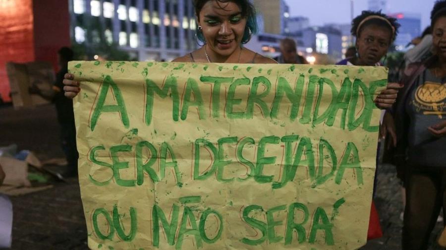 Ativista a favor do aborto em protesto na Avenida Paulista, em São Paulo, em 2018
