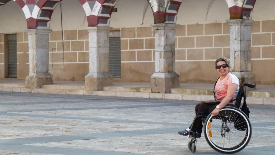 Laura Martins é autora do blog "Cadeira Voadora", que dá dicas de acessibilidade em viagens - Arquivo pessoal