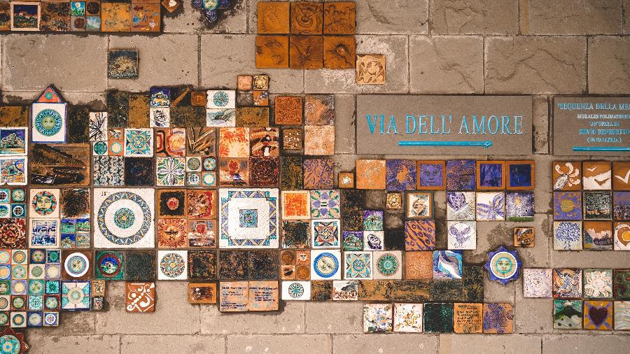 Entrada da Via dell'Amore, na Cinque Terre, Itália