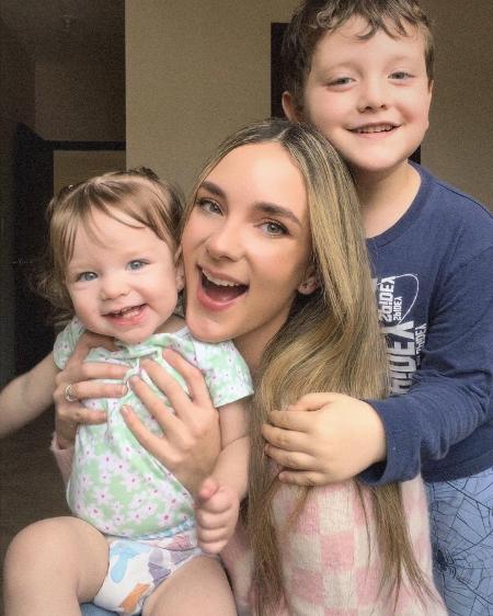 Miss Guatemala, Michelle Cohn, com os dois filhos