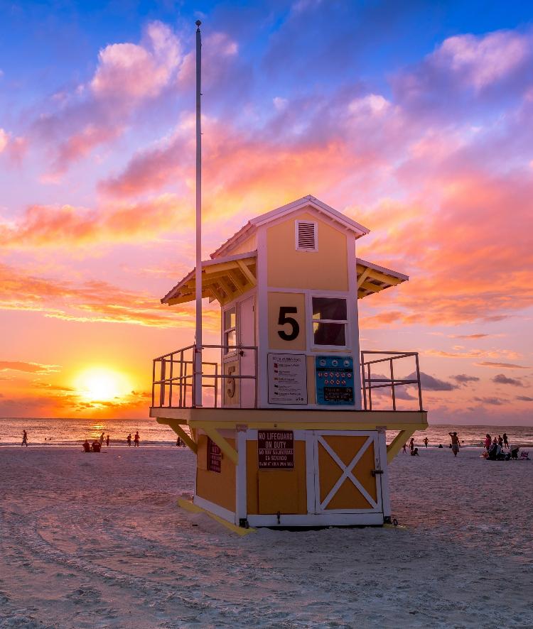 Como em Miami, as casinhas coloridas dos salva-vidas, em St. Pete