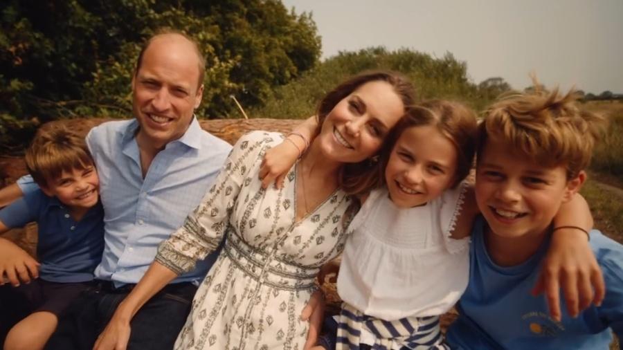 Príncipe William e Kate Middleton em foto do cartão de Natal com os filhos - William Warr/Instagram/@princeandprincessofwales