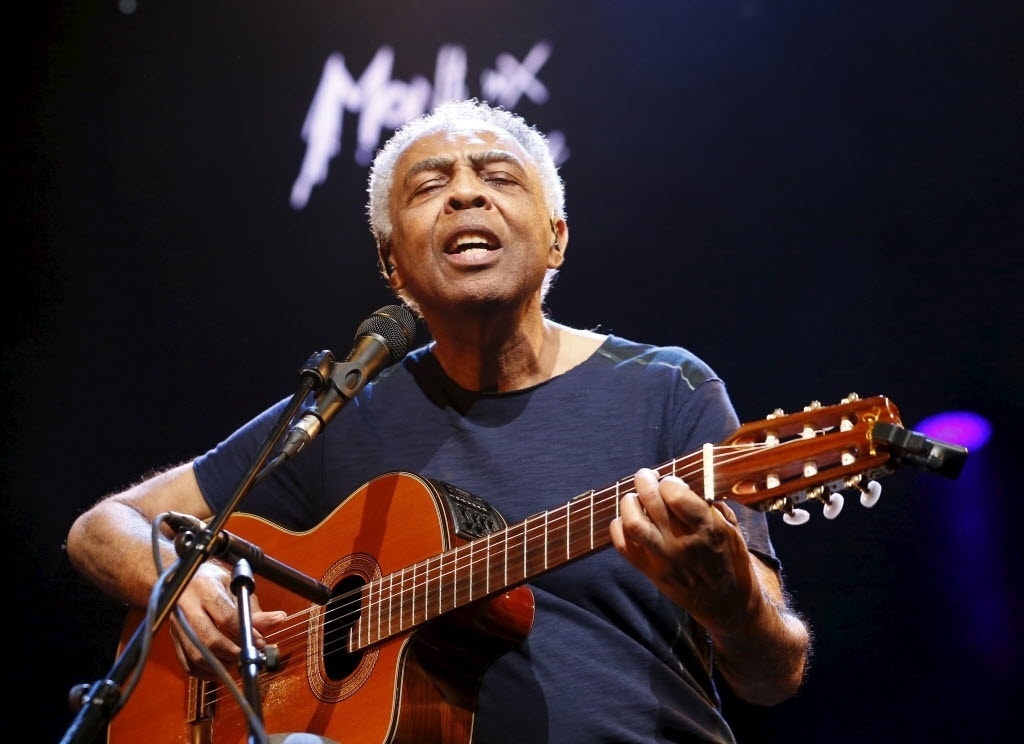 15.jul.2015 - Caetano Veloso e Gilberto apresentam o show "Dois Amigos, Um Século de Música" no 49º festival de Jazz de Montreux, na Suíça - Denis Balibouse/Reuters