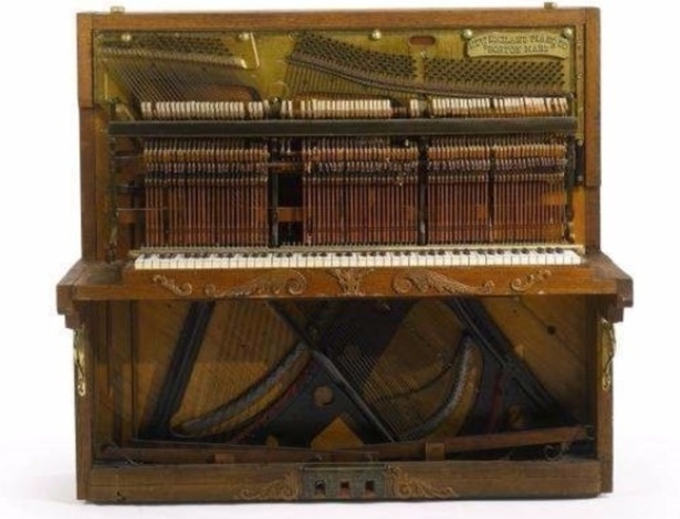 Último piano usado por John Lennon, que ficará exposto em Liverpool - Reprodução