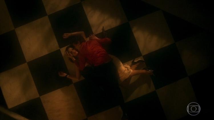 Davi (Jesuíta Barbosa) atira em Beatriz (Bruna Marquezine) em "Nada Será Como Antes" - Reprodução - Reprodução