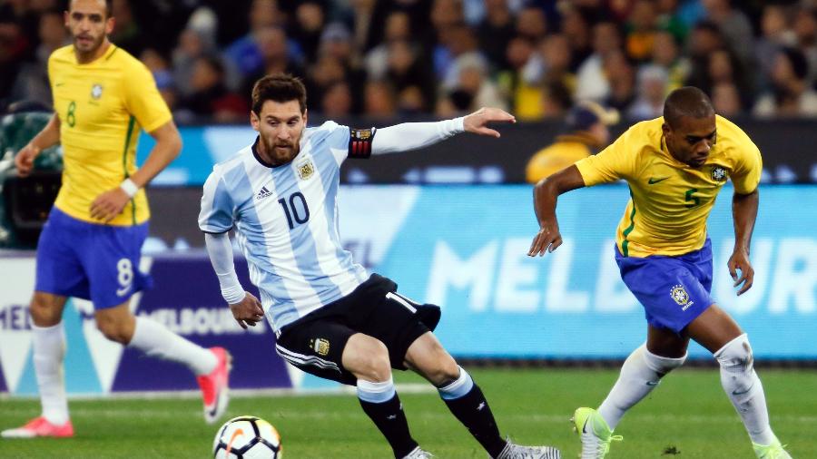 Messi controla a bola durante amistoso contra o Brasil em Melbourne, na Austrália - Xinhua/Rex Shutterstock/Zumapress