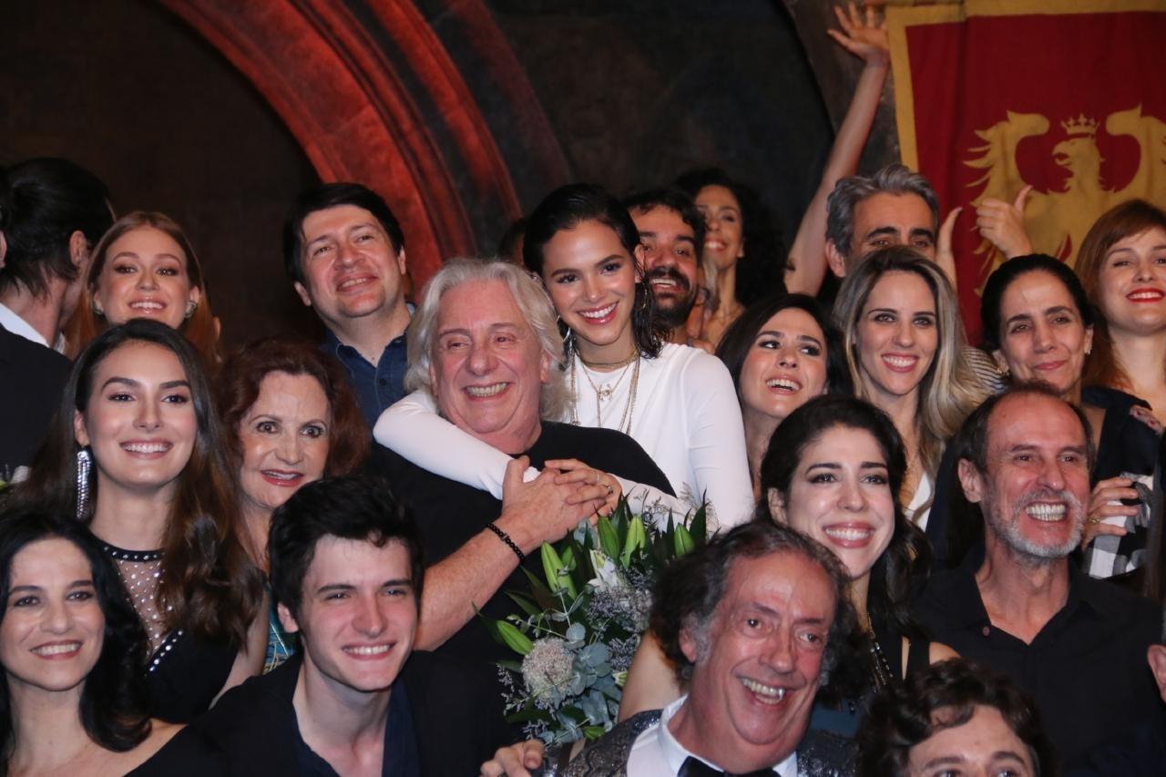 Atores participam da coletiva de imprensa de "Deus Salve o Rei", próxima novela das sete da TV Globo - Imagem/AgNews