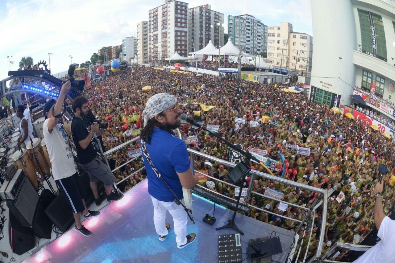 Bell Marques comanda o Camaleão no circuito Barra-Ondina - Reynaldo Felix e Marcelo Wance/Divulgação
