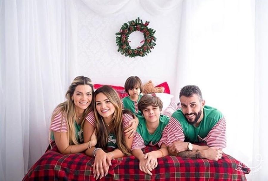 Kelly Key posa com o marido e os filhos - Reprodução/Instagram