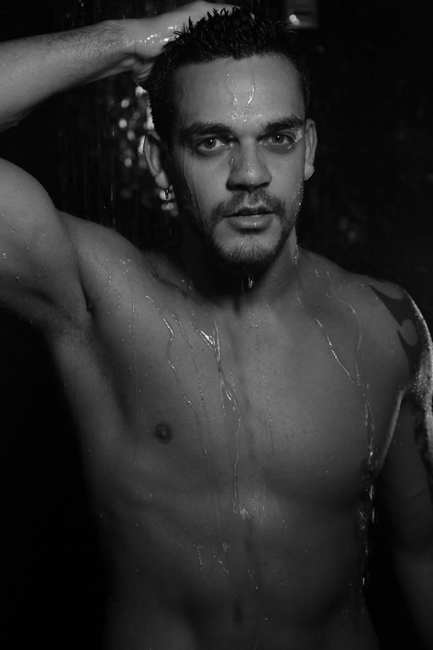 Caique Aguiar realiza primeiro ensaio sensual após "A Fazenda 10" - Glauber Bassi/Divulgação