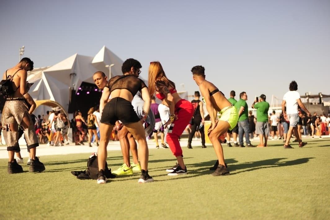 Fãs rebolam ao som do funk na abertura do sexto dia do Rock In Rio 2019 - Bruna Prado/ UOL