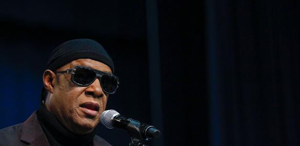 Stevie Wonder critica racismo e Trump: 'Enxergo melhor do que você em 2020'