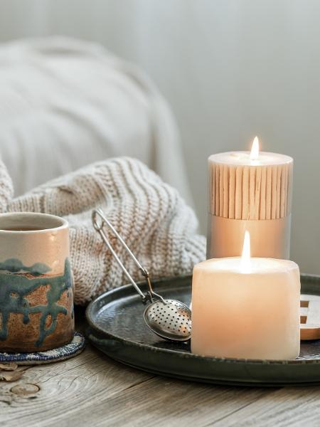 Chá e luz de velas podem ajudar na higiene do sono - iStock