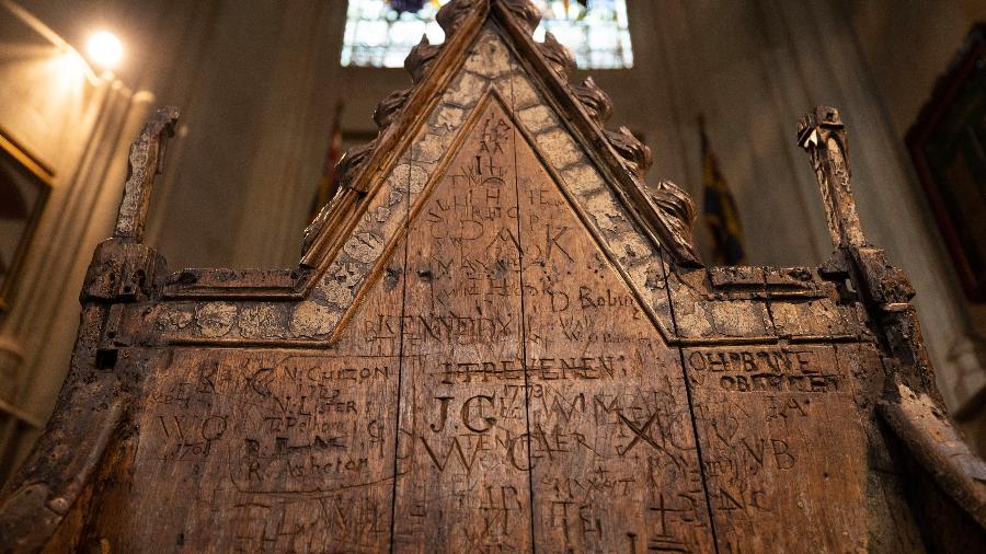 Trono da coroação tem mais de 700 anos e foi vandalizado em ínumeras ocasiões - Dan Kitwood/Getty Images