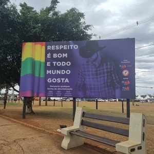 Barretos 2023: mulheres na Festa do Peão usam looks com muito brilho