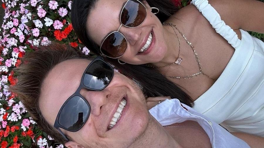 Michel Teló celebra aniversário de casamento com Thais Fersoza