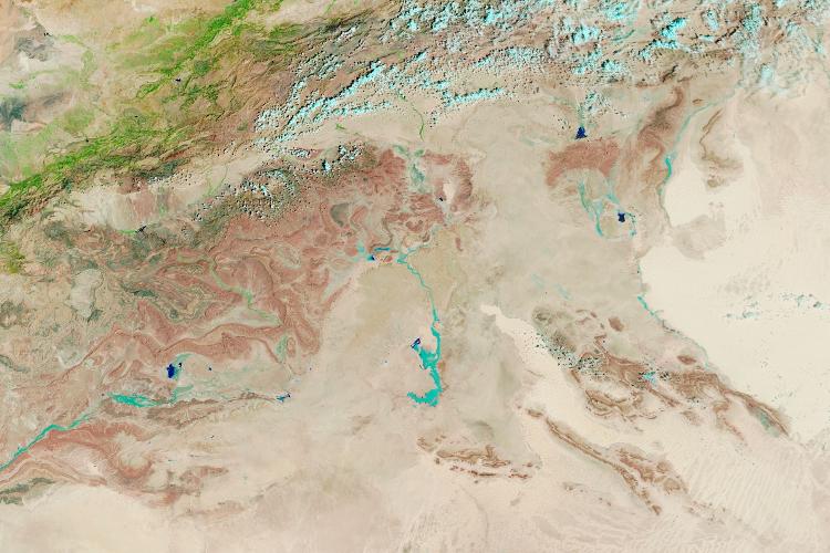 Deserto do Saara no dia 10 de setembro, após chuvas. É possível observar mais verde e formação de 'lagos'