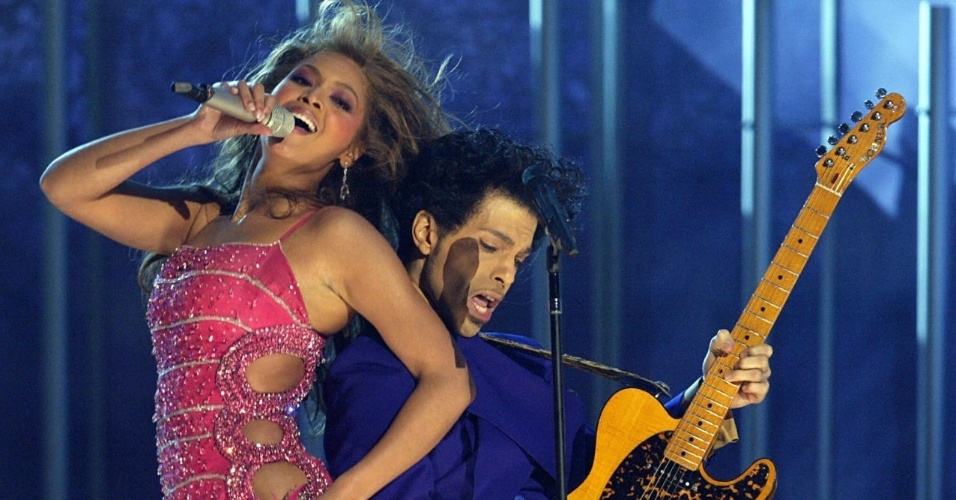 Beyoncé e Prince se apresentam na cerimônia do Grammy de 2004