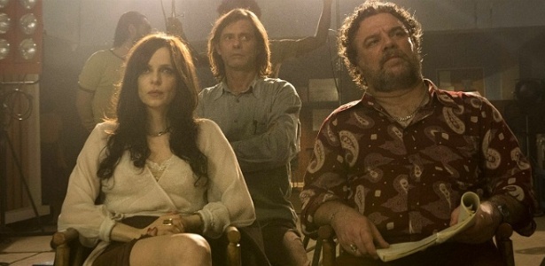 Maria Luísa Mendonça, Marcos Winter e Adriano Garib em cena de "Magnífica 70" - Divulgação/HBO - Divulgação/HBO