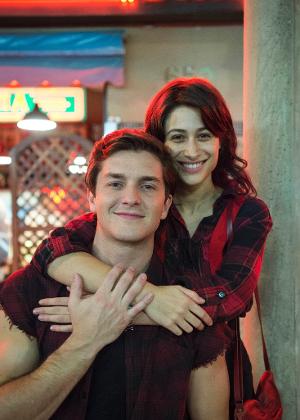 Klebber Toledo e Luísa Arraes vivem os protagonistas de “Somos Tão Jovens”, nova comédia romântica da Globo com estreia em julho - Estevam Avellar/Globo - Estevam Avellar/Globo